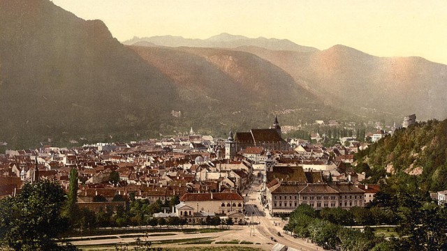 Statuia lui Arpad, tronând peste Braşovul sfârşitului de secol XIX