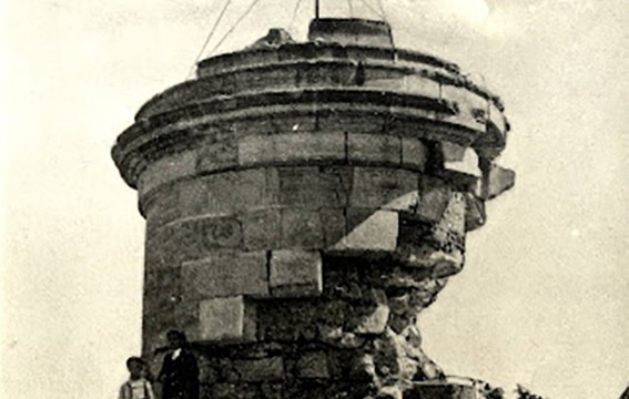 Ruina monumentul de pe Tâmpa